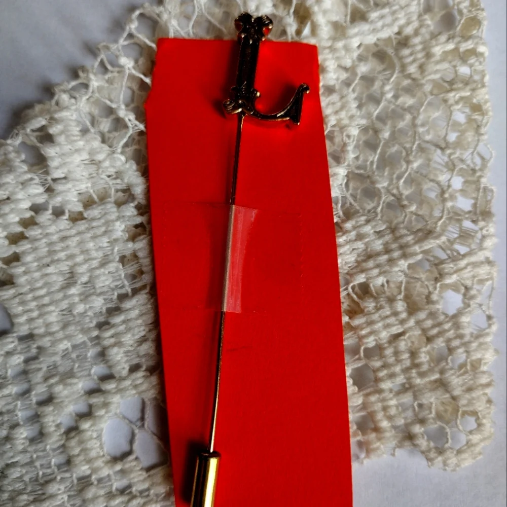 Initial L Pin - Picture 1 of 3